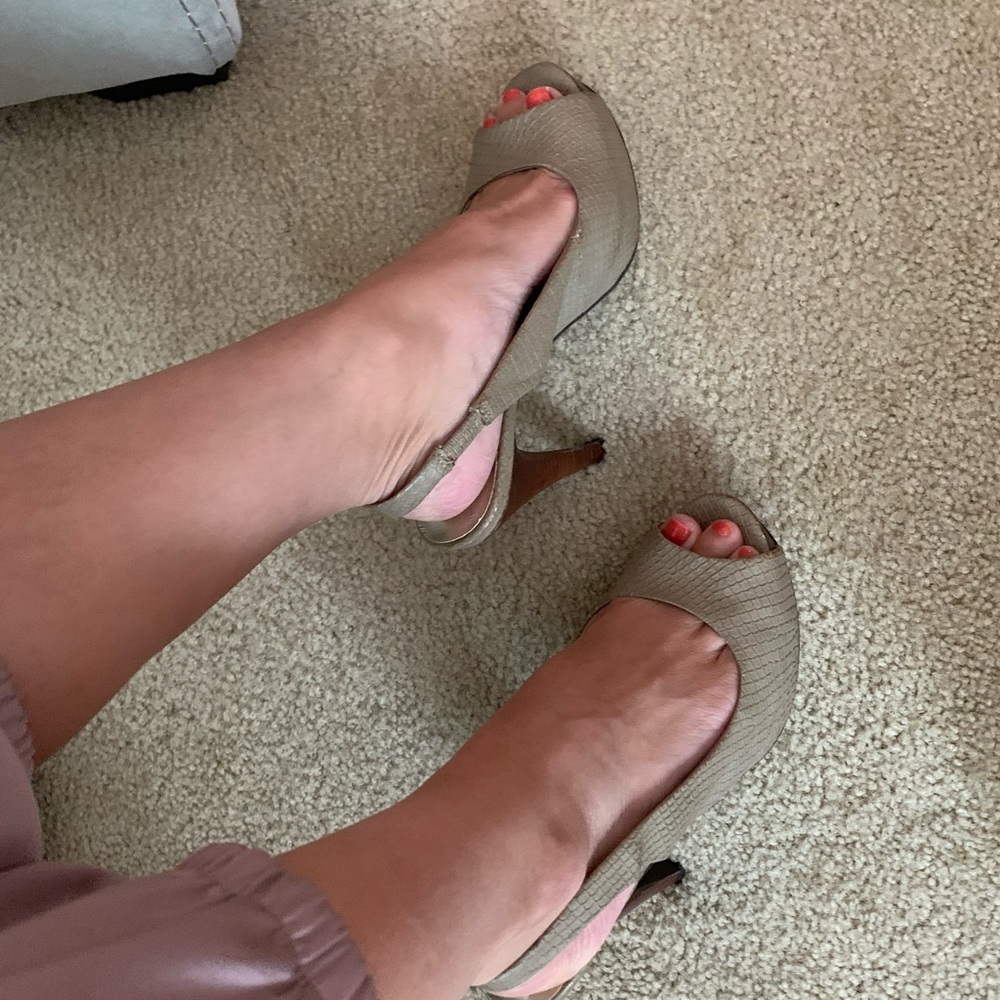 Jessica Simpson heels - Picture 2 of 2